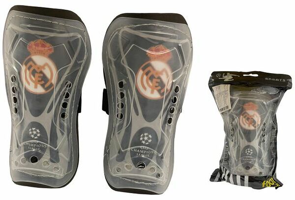 Защита голени футбольная