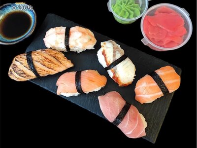Суши с лососем