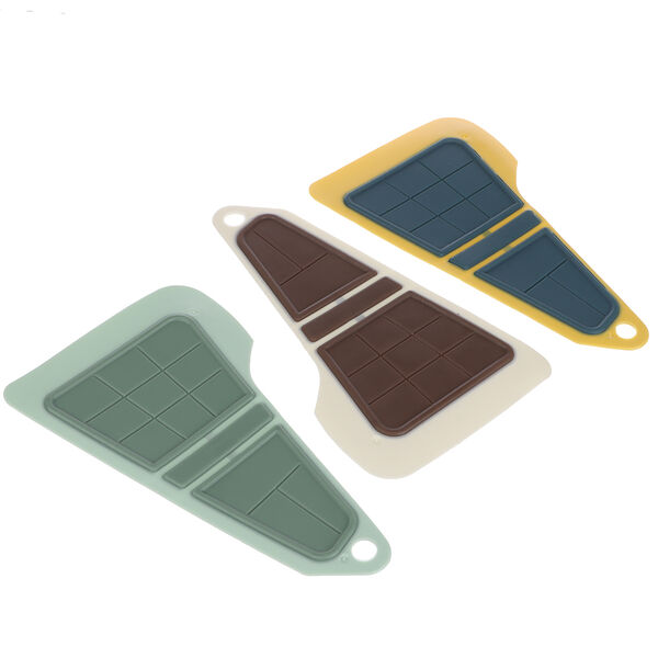 Скребок-щётка VETTA термопластичная резина, 16х9.5 см, 3 цвета в ассортименте