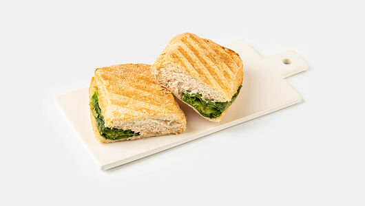 Чиабатта с тунцом и яйцом, кафе