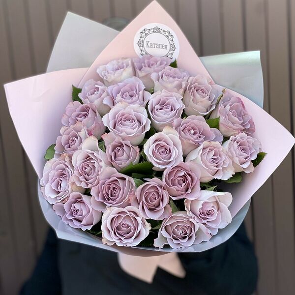25 роз в дизайнерской упаковке