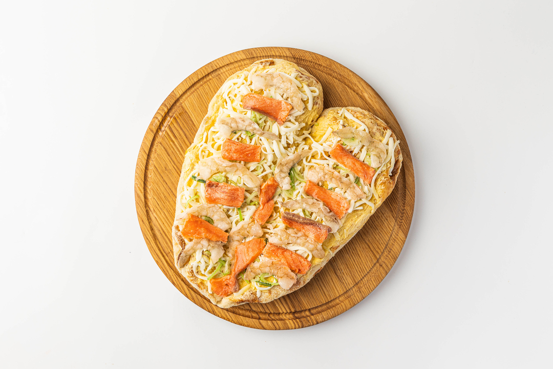 

Пицца римская с креветкой и форелью с соусом Манго (сердце), замороженная