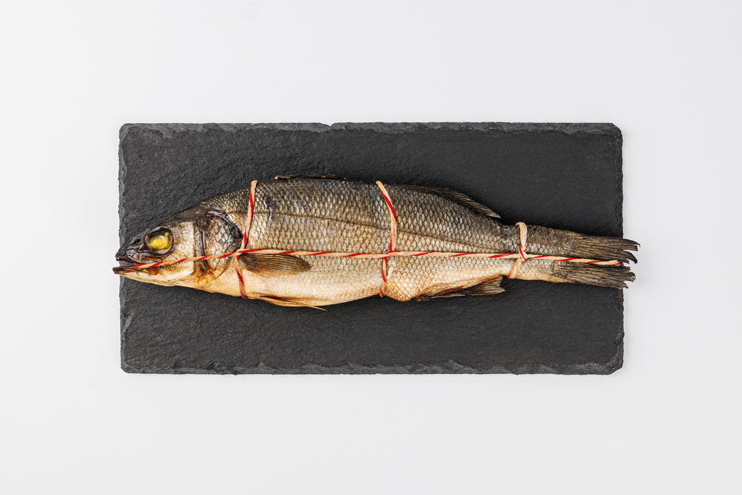 

Сибас потрошеный с головой горячего копчения, вес