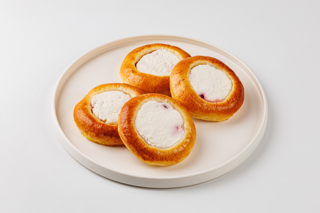 

Ватрушки-мини ВкусВилл с творогом и вишней 4 шт, 200 г