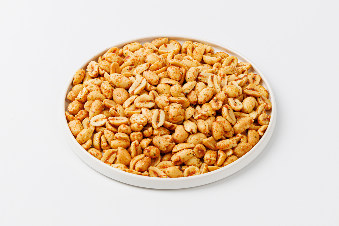 

Арахис жареный с томатами и травами