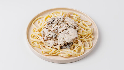 Макароны с курицей и грибами