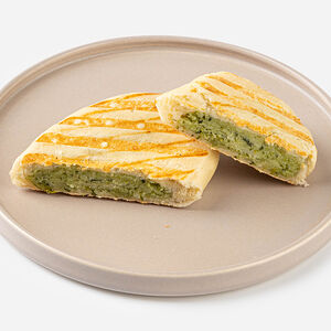 Лепешка на гриле с сыром и шпинатом, кафе, замороженная