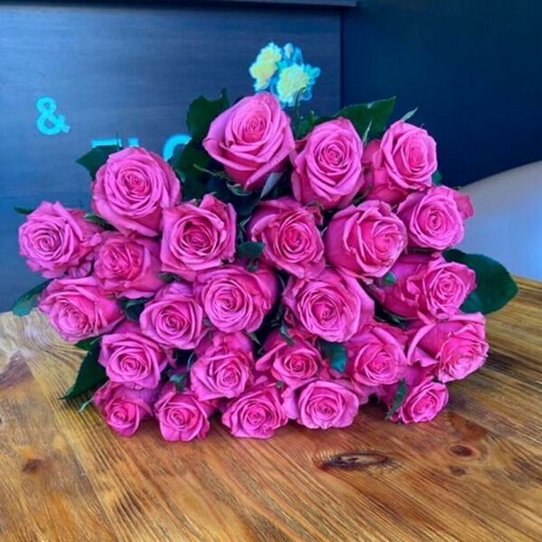 Букет из 25 розовых роз Кис ми кейт