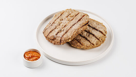 Котлета рубленая из свинины и говядины с соусом из томатов и зелени, 250г