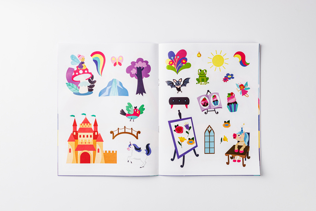 

Книжка с наклейками Единороги