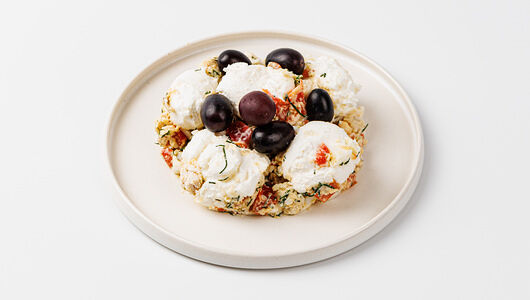 Салат с курицей, сыром 