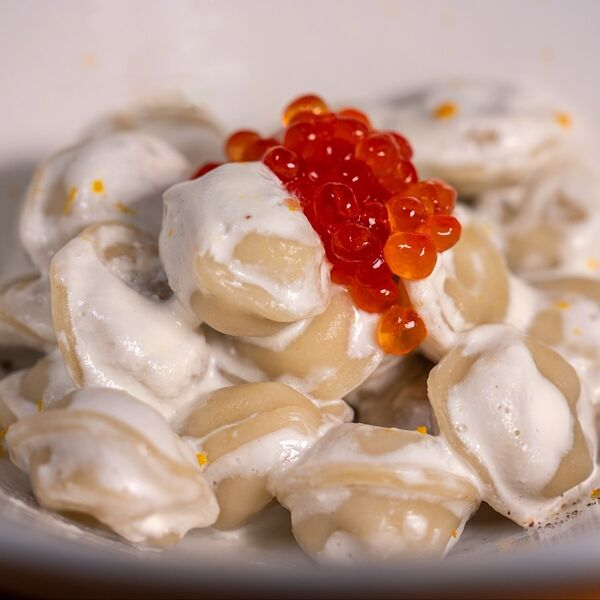 Тортеллини с семгой и муссом из брокколи