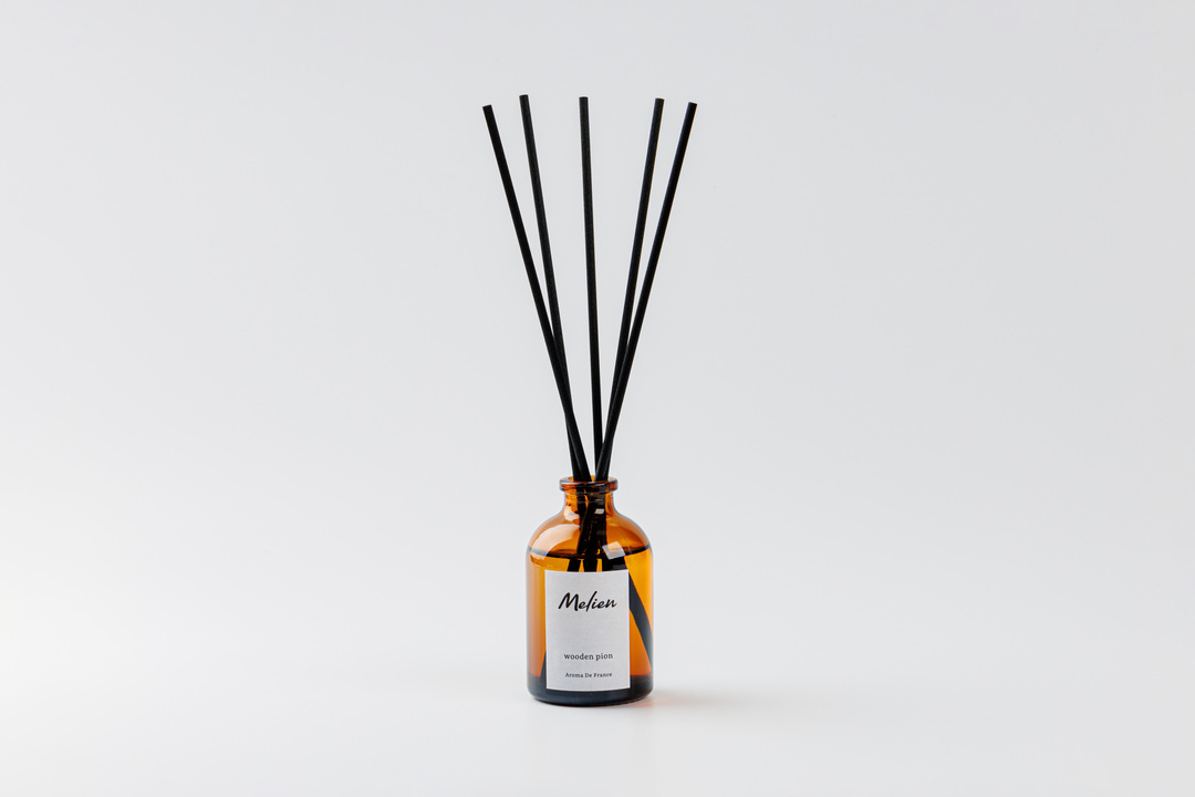 

Диффузор Melien с ароматом пиона и древесных оттенков