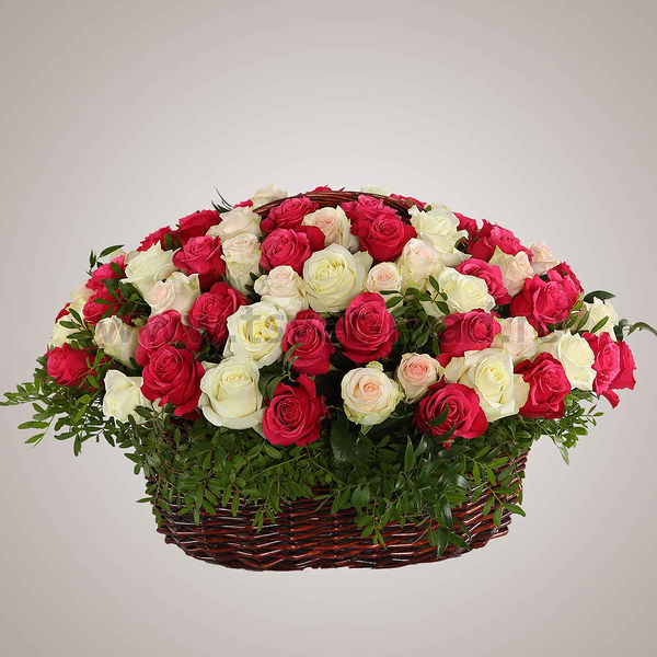 101 роза в корзине