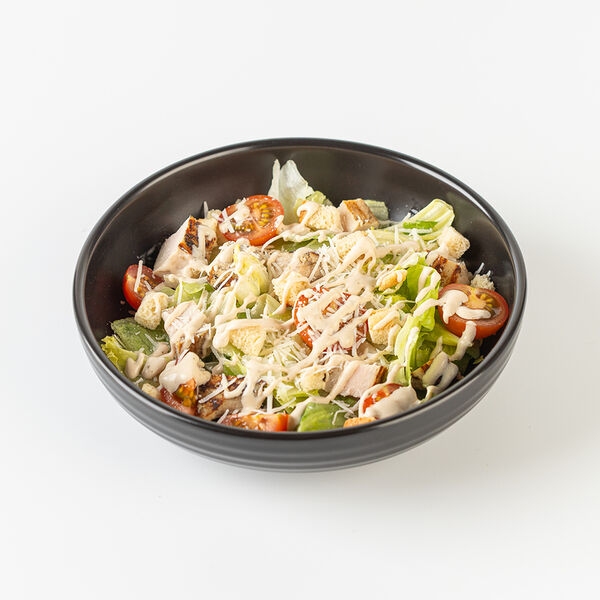 Салат Цезарь с куриной грудкой гриль