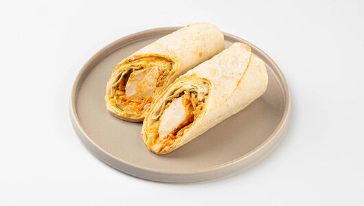 Сэндвич ролл с курицей и соусом чипотле