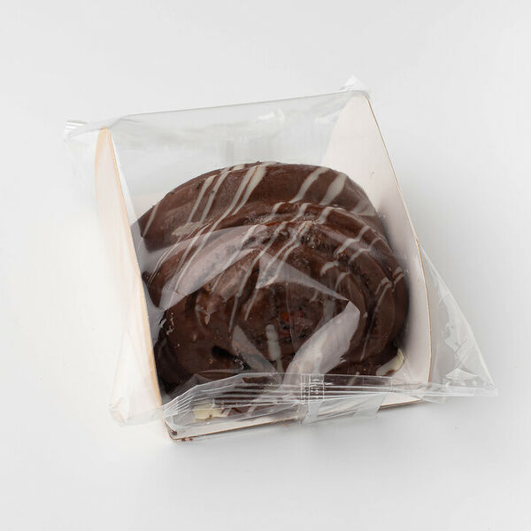 Булочка с маком и шоколадом