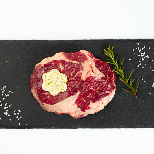 Стейк Рибай из говядины с пряным маслом