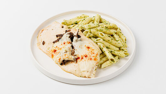 Куриная грудка с грибами и пенне