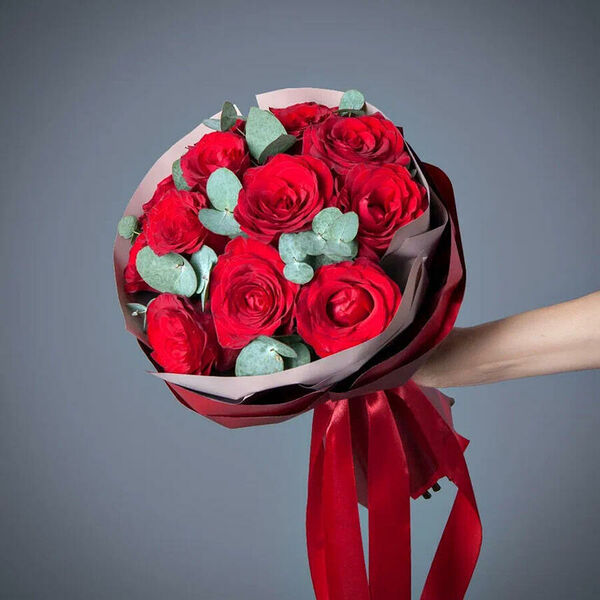 Монобукет 11 Роз Chekmate в упаковке