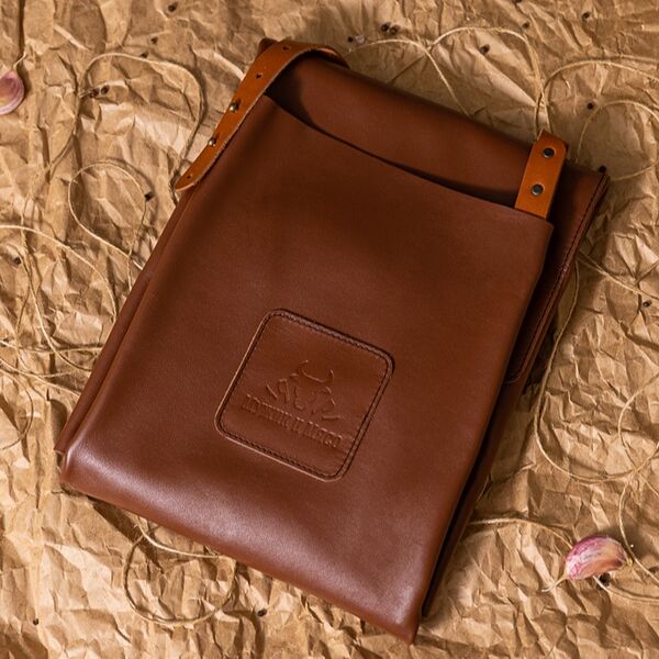 Фирменный кожаный фартук Мужик и мясо кора сосны