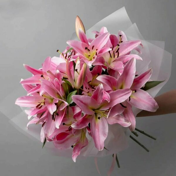 Букет розовых лилий