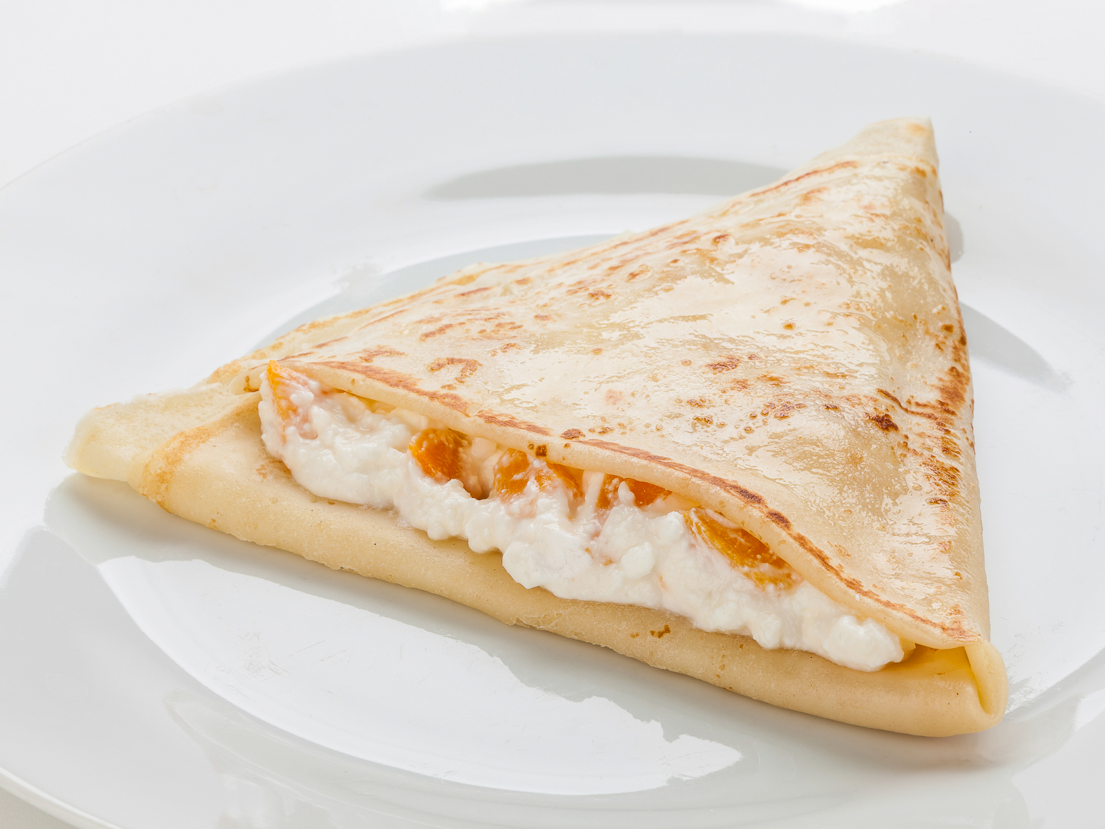 Блин с творогом, зефиром и персиками