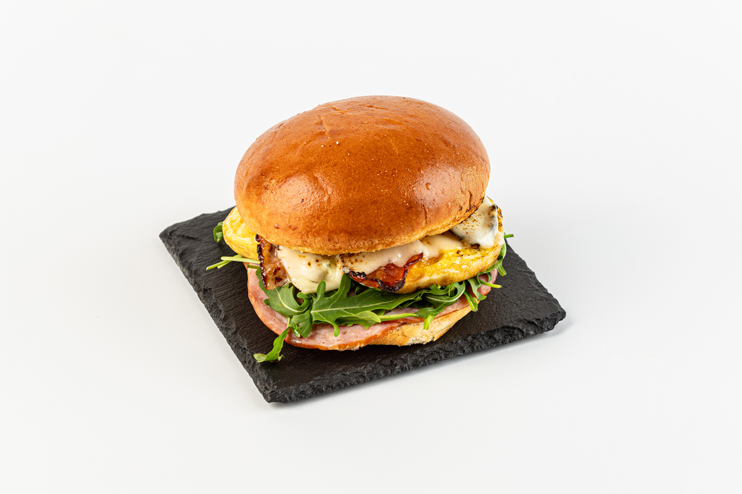 

Булочка ВкусВилл на завтрак, с омлетом и беконом 262 г