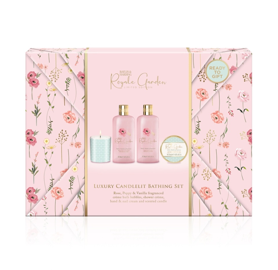

Набор Baylis & Harding Royale Garden Luxury Candlelit Bathing Set пена для ванны 300 мл, крем для душа 300 мл, крем для рук и ногтей 50 мл, аромасвеча 60 г