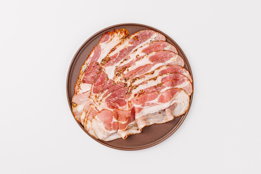 

Бекон с перцем чили, сырокопченый, 150 г