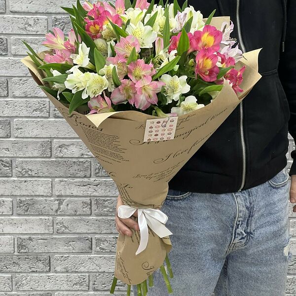 Букет нежной альстромерии