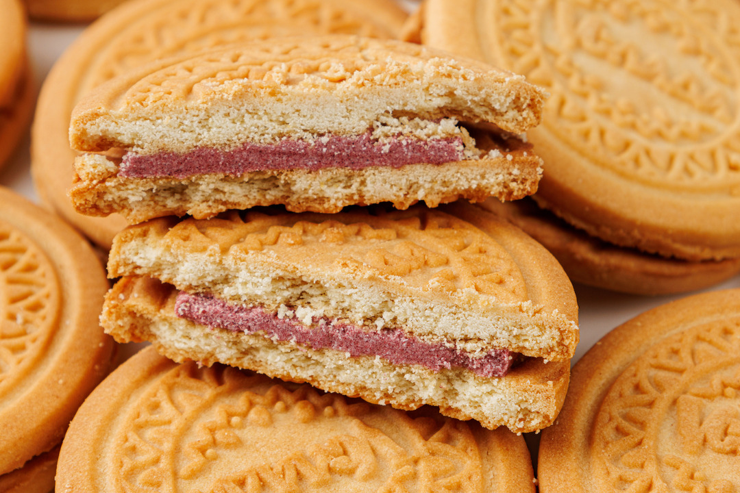 

Печенье-сэндвич Вкусвилл со сливочно-ягодной начинкой 220 г