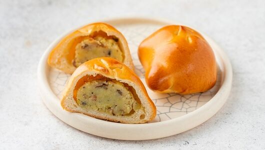 Пирожок с картофелем и грибами, кафе рег