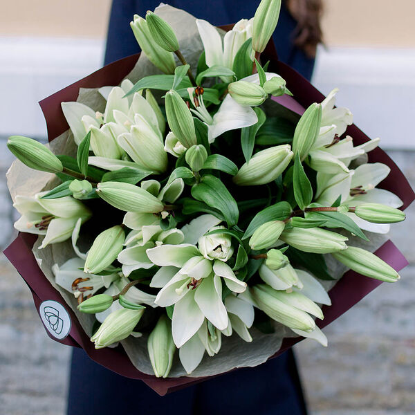 Букет из 9 белых лилий азиатка