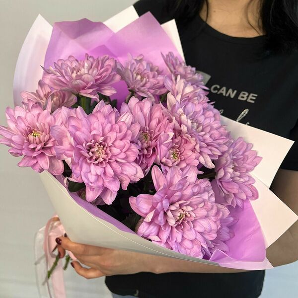 Букет из нежных розовых хризантем