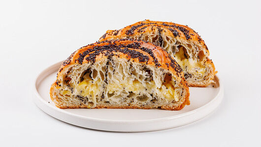 Улитка с маком и лимонным курдом, кафе