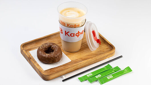 Комбо капучино 0,4 на кокосовом молоке и Пончик веган с семенами гречихи в шоколаде, кафе