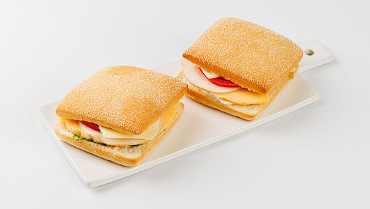 Мини-чиабатта с куриной ветчиной, омлетом и сыром (2 шт), 255г