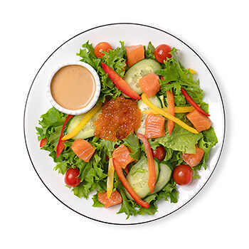 Салат с лососем, овощами и кунжутным соусом TASTE OF, «Уже готово» 180 г, Россия