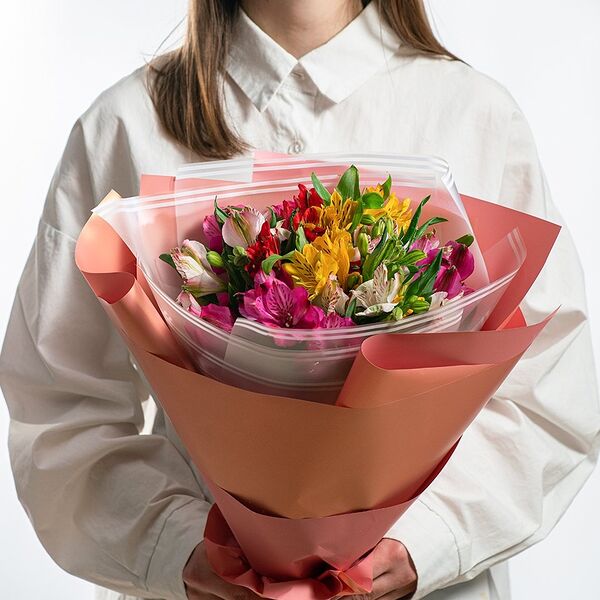 Букет из 9 альстромерий нежный микс в упаковке