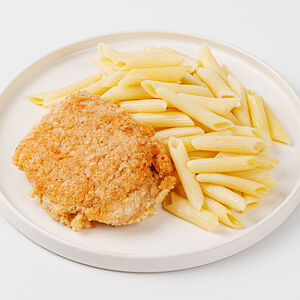 Шницель куриный в сырной панировке с макаронами