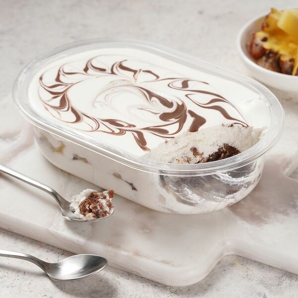 Десерт Konfeta с Ананасом/Грецким орехом и сметанным кремом