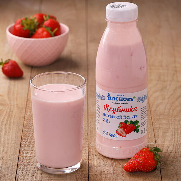 Йогурт питьевой клубника 2,5% МясновЪ Ферма