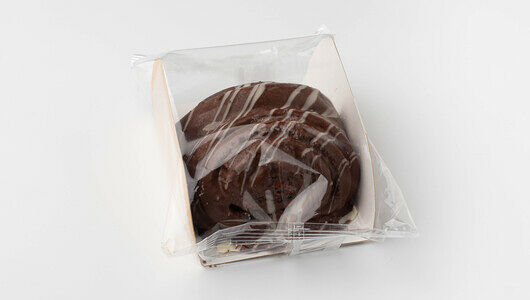 Булочка с маком и шоколадом