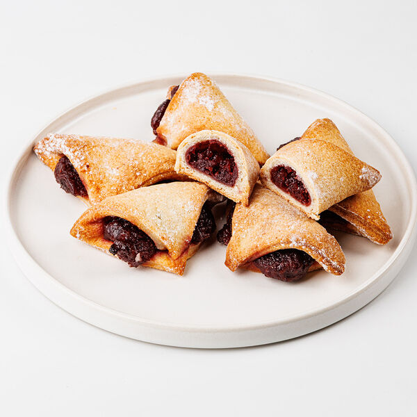 Печенье сдобное Конвертики с вишней 180 г