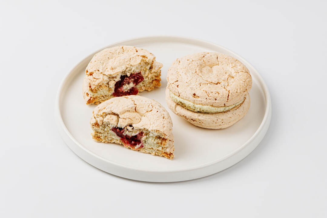 

Меренга французская ВкусВилл с тыквенными семечками и вишней 120 г