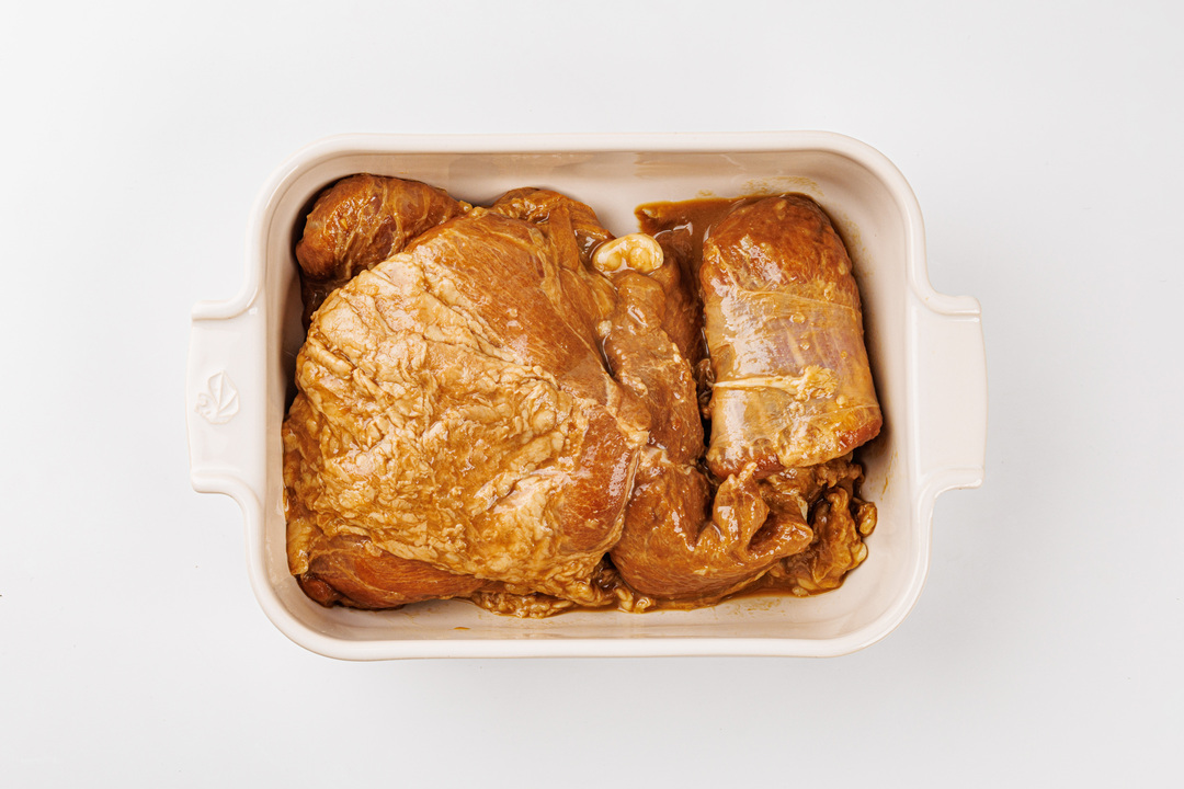 

Окорок свиной ВкусВилл в медово-горчичном соусе 700 г