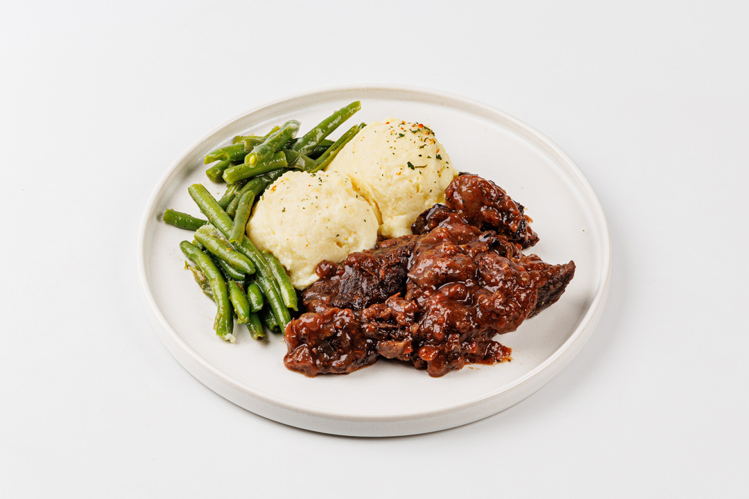 

Говядина томленая в гранатовом соке с картофельным пюре и фасолью 250 г