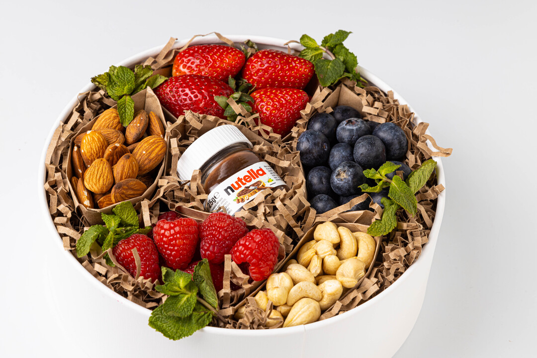 

Подарочный набор Фруткорт Ягодно-ореховый сладкий с нутеллой 435 г