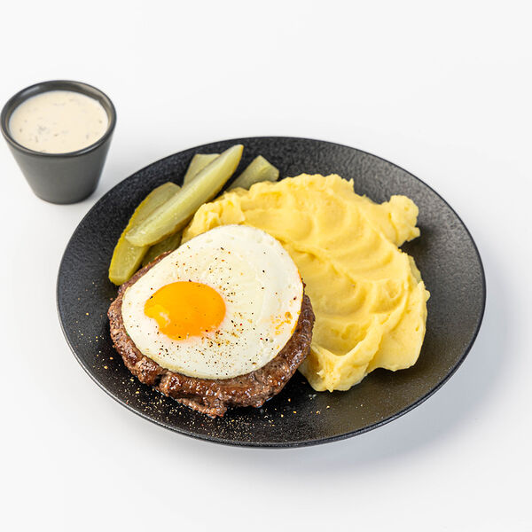 Бифштекс говяжий с яйцом и картофельным пюре ДК